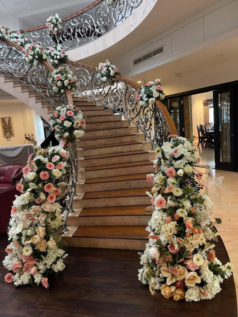 The villa staircase dressed with floral decor